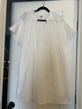 Old Navy White Ruffled Neck Cotton Top